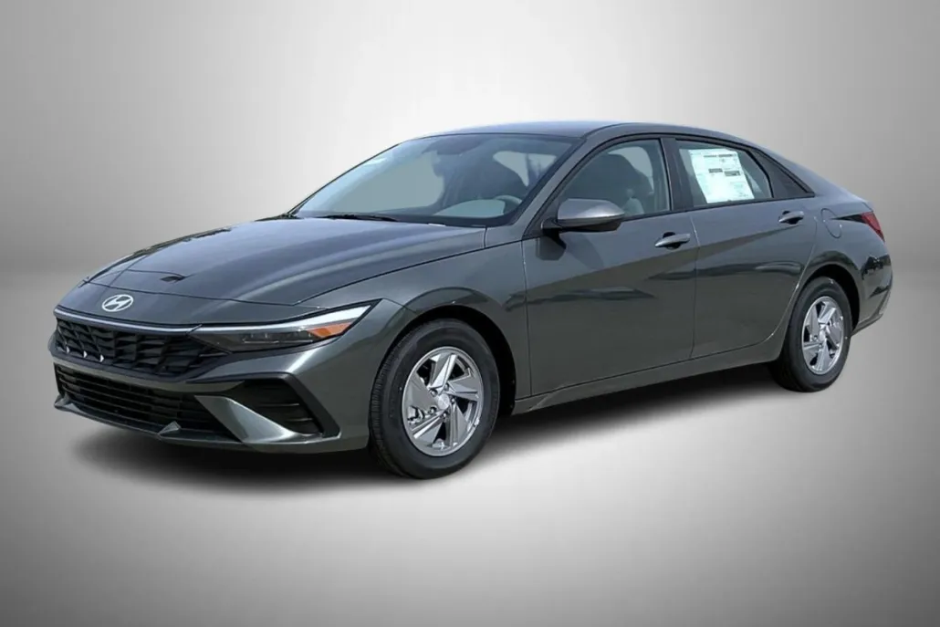 2025 Hyundai Elantra SE photo 1