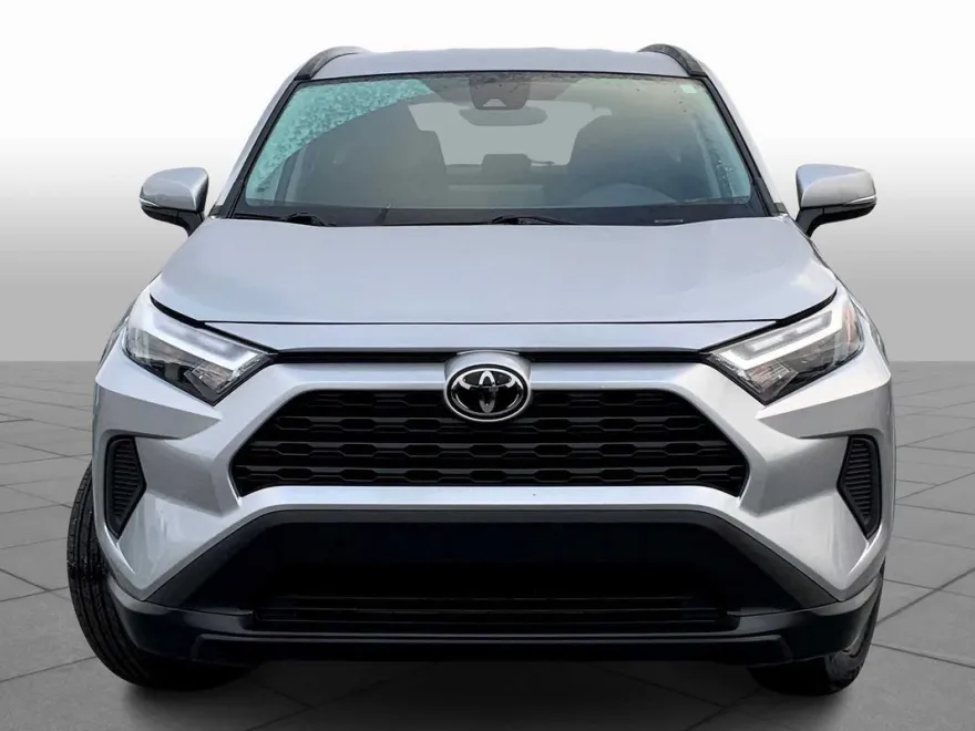 2024 Toyota RAV4 XLE photo 1