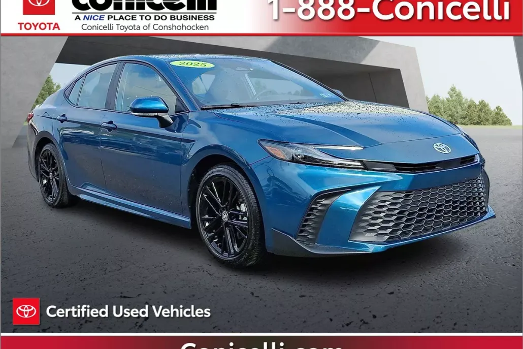 2025 Toyota Camry SE Hybrid photo 1
