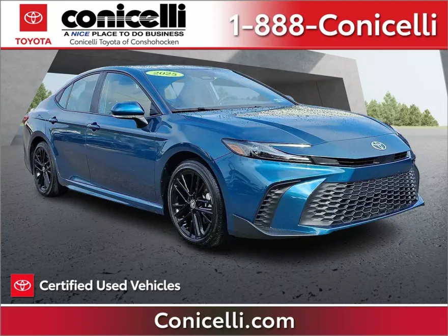 2025 Toyota Camry SE Hybrid photo 1