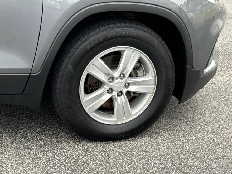 2020 Chevrolet Trax LS photo 1