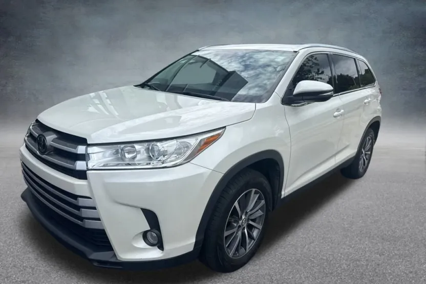 2019 Toyota Highlander XLE photo 1