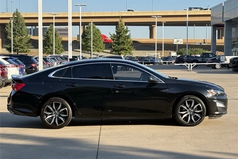 2024 Chevrolet Malibu RS photo 1