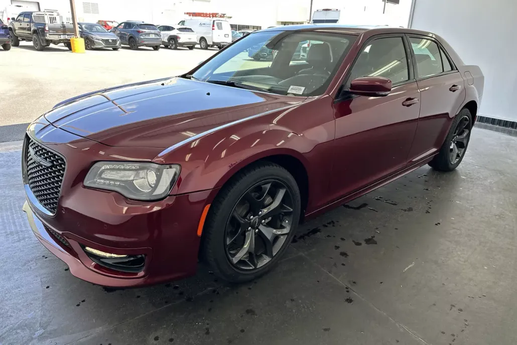 2023 Chrysler 300 Touring L photo 1