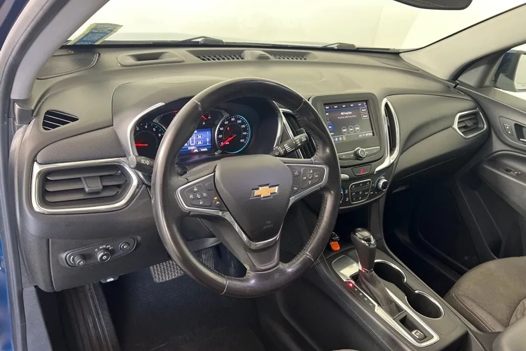 2020 Chevrolet Equinox LT photo 1