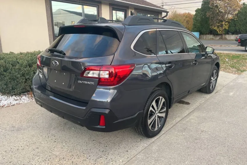 2018 Subaru Outback 2.5i Limited photo 1