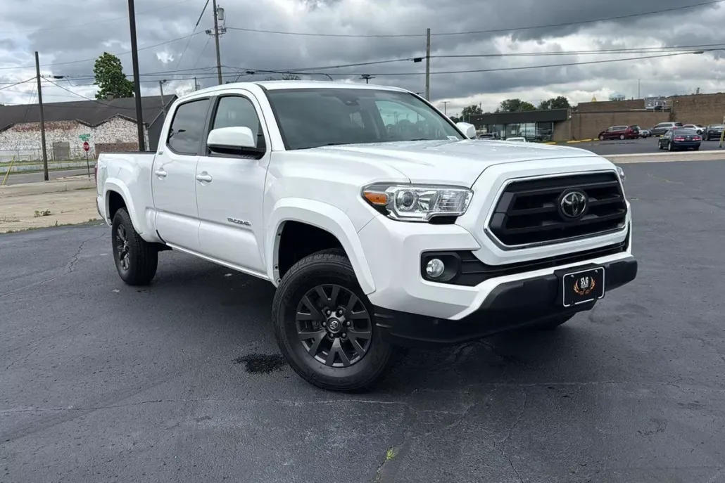 2022 Toyota Tacoma 4x4 SR5 photo 1