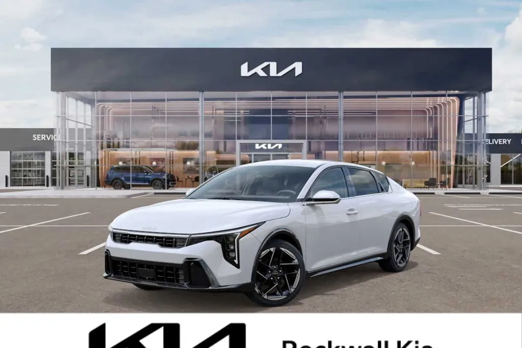 2025 Kia K4 GT-Line photo 1