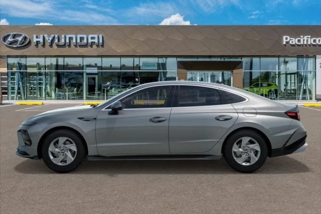 2025 Hyundai Sonata SE photo 1