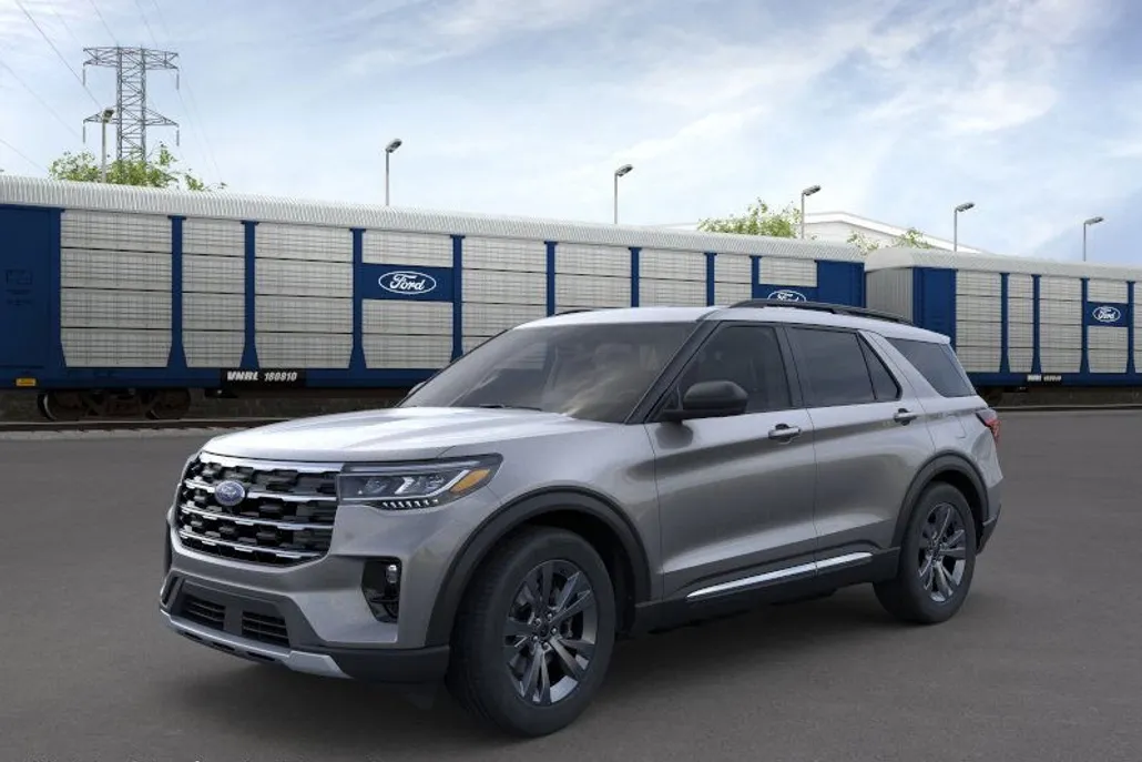2025 Ford Explorer photo 1