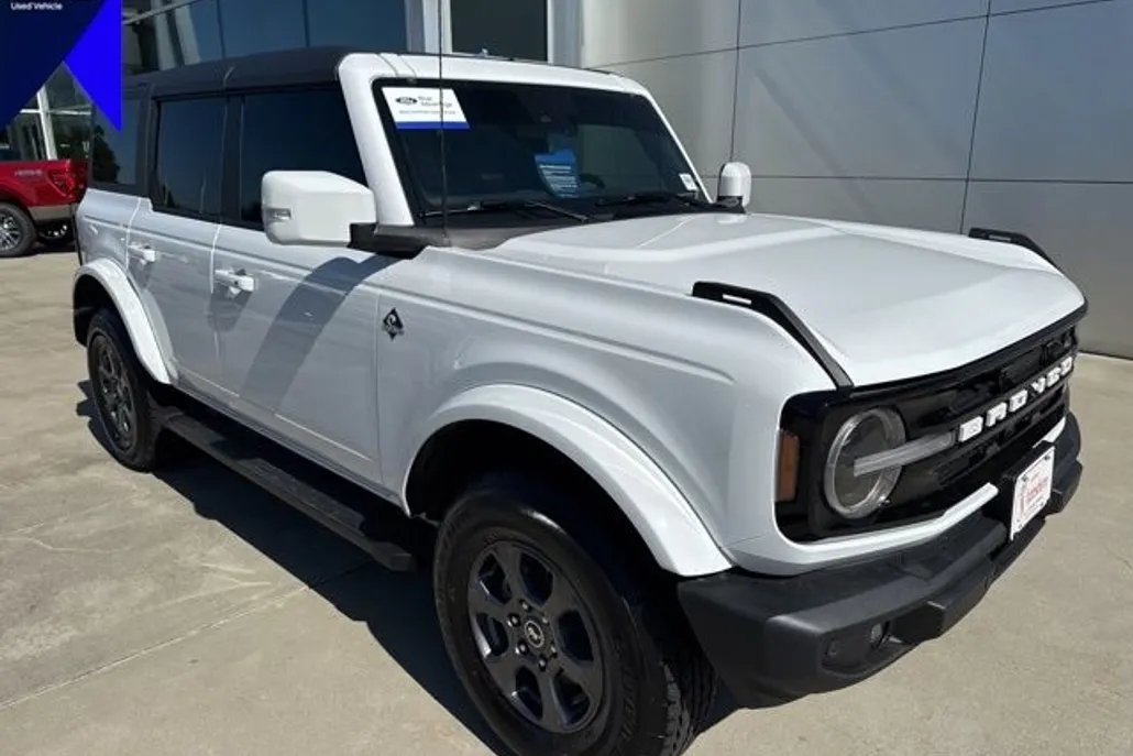 2024 Ford Bronco Outer Banks photo 1