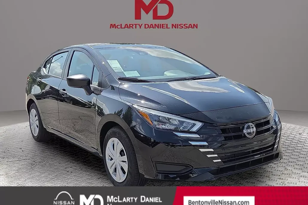 2025 Nissan Versa 1.6 S photo 1