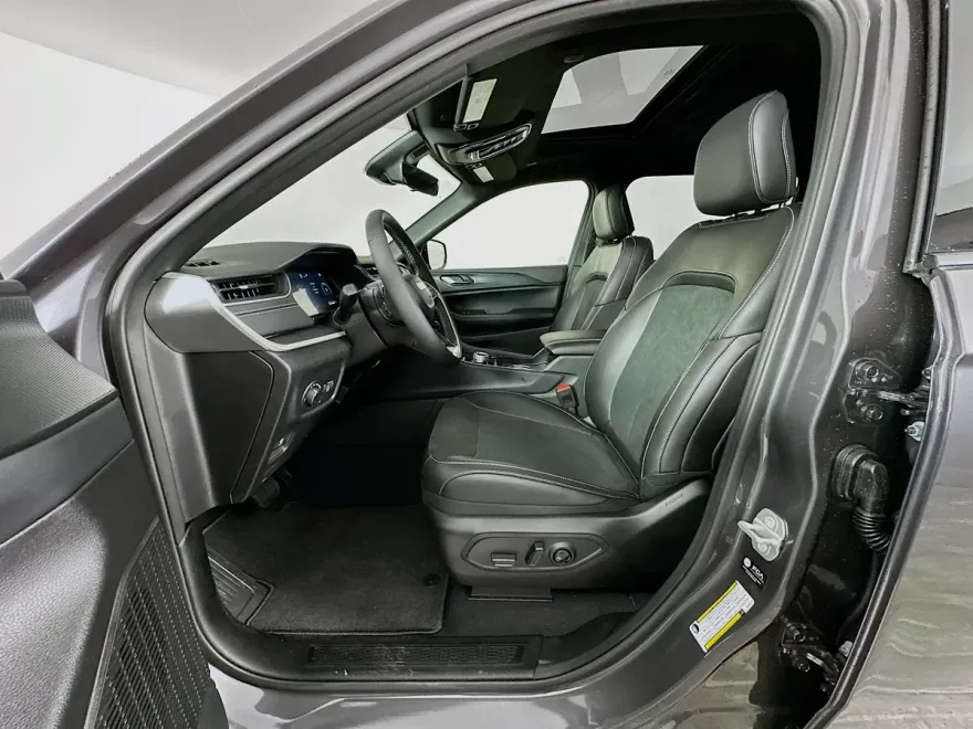 2025 Jeep Grand Cherokee Altitude X photo 26