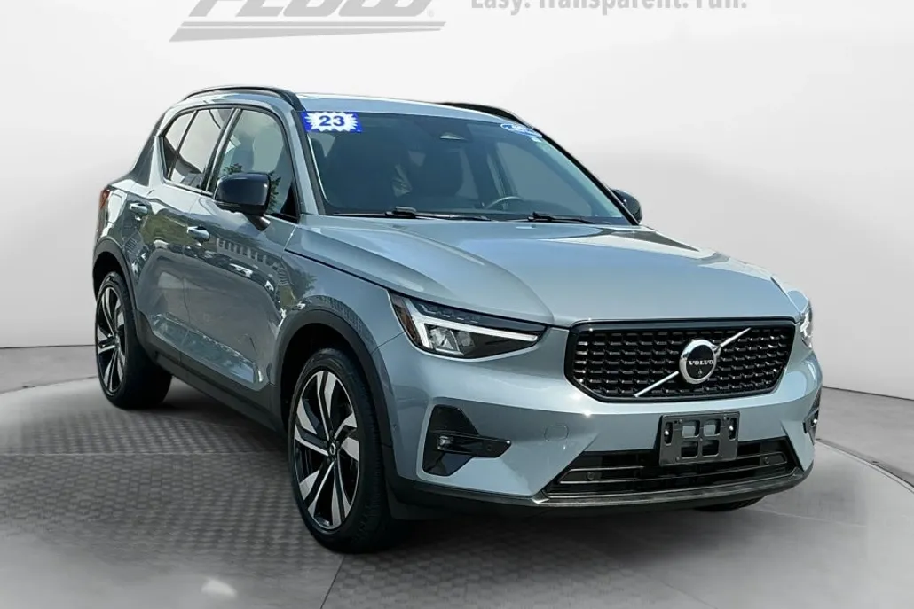 2023 Volvo XC40 Plus photo 1