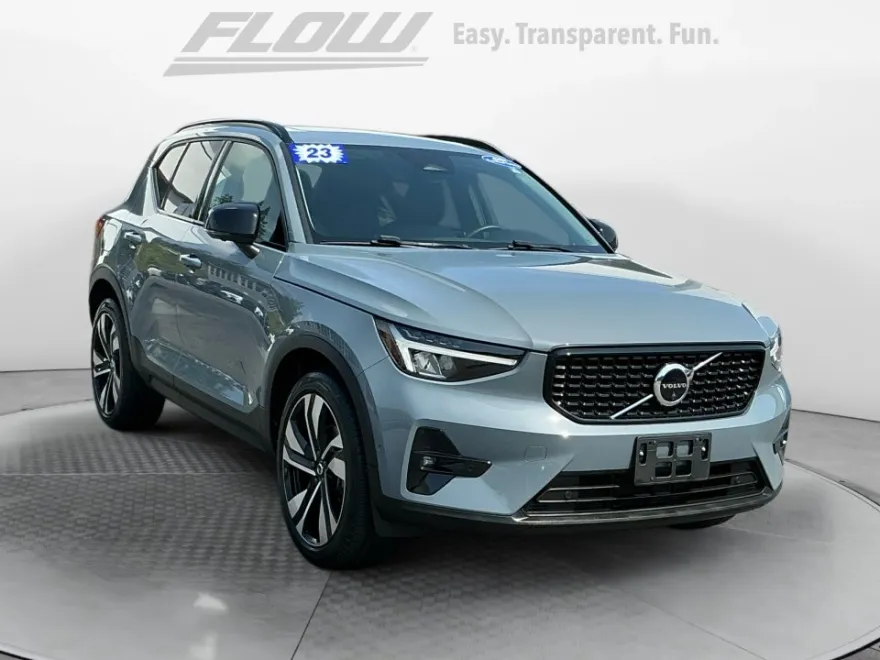 2023 Volvo XC40 Plus photo 1