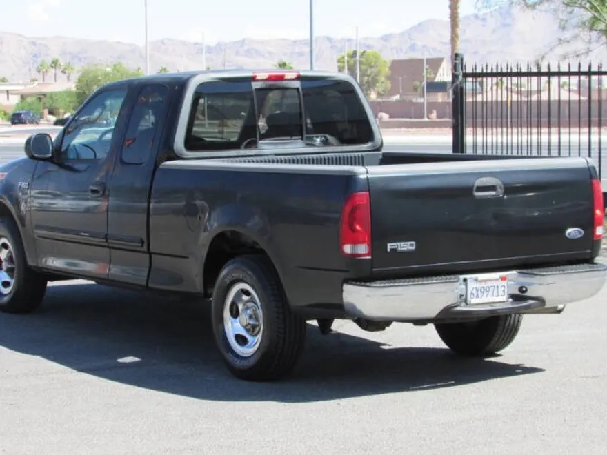 2002 Ford F-150 XLT photo 1