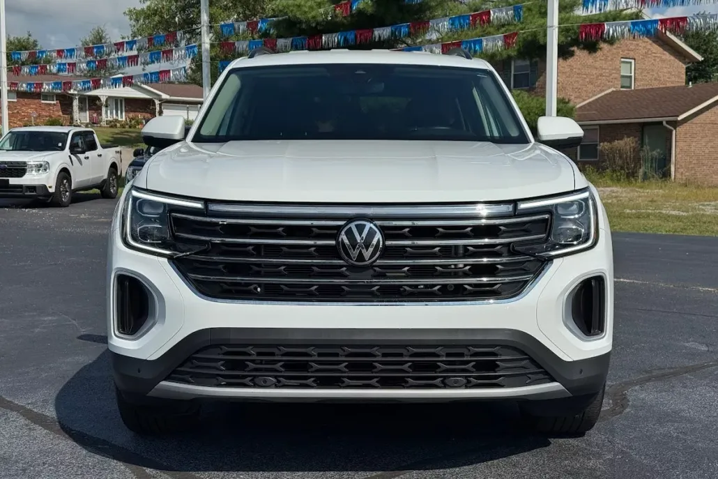 2024 Volkswagen Atlas SE Technology photo 1