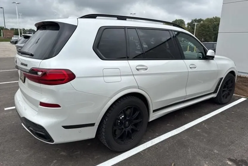 2021 Bmw X7 M50i photo 1