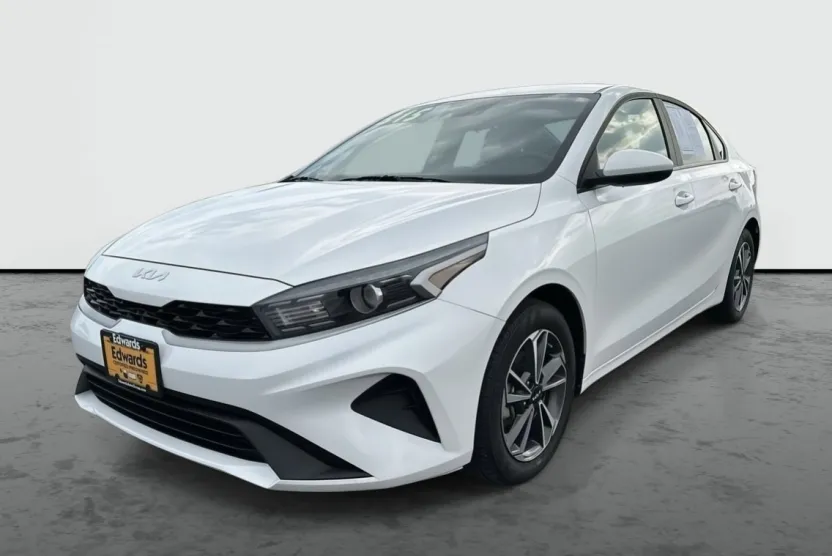2024 Kia Forte LXS photo 1