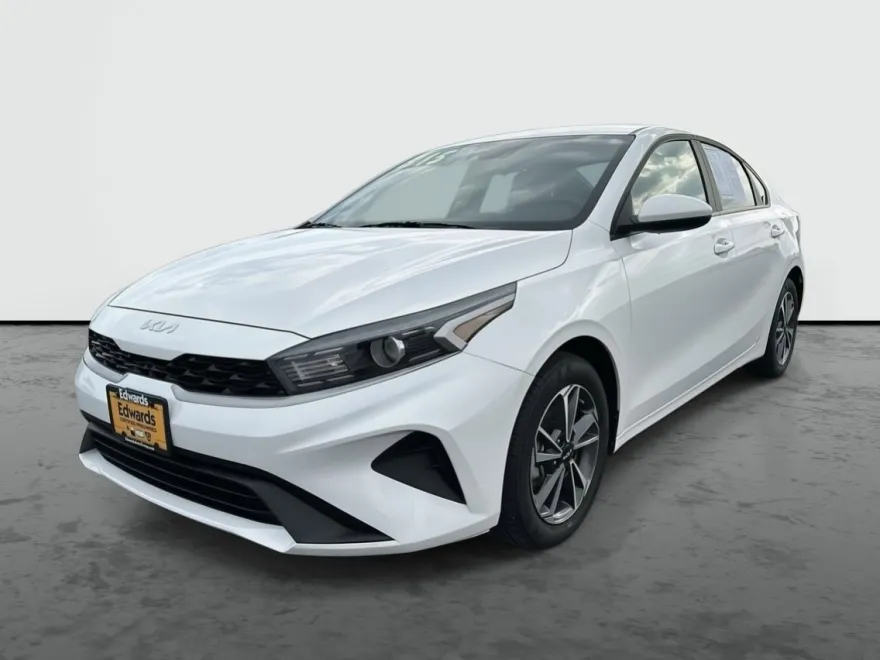 2024 Kia Forte LXS photo 1