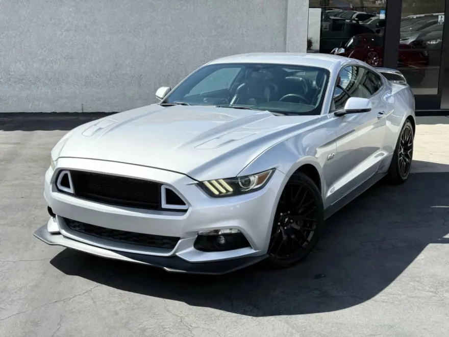 2016 Ford Mustang GT Premium photo 1