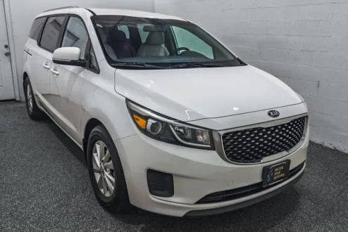 2016 Kia Sedona LX photo 2