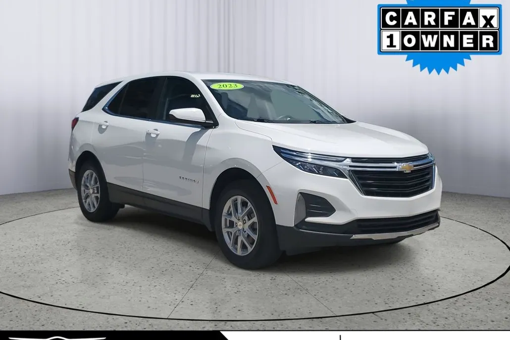 2023 Chevrolet Equinox LT photo 1