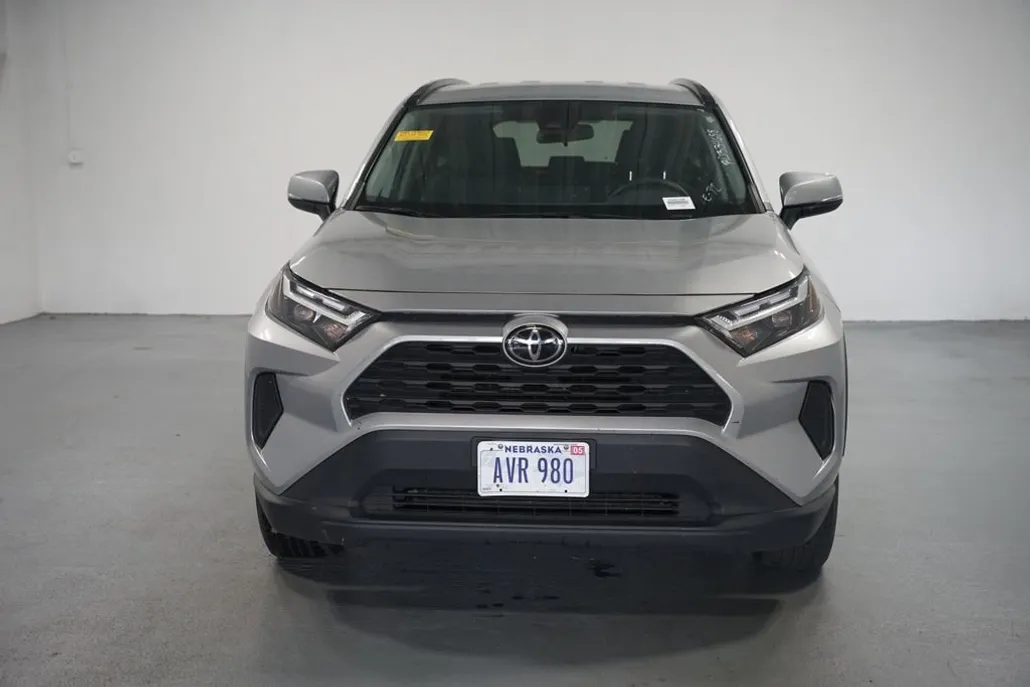 2024 Toyota RAV4 XLE photo 1