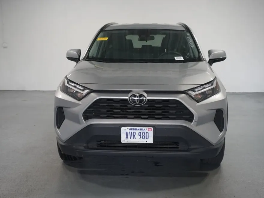 2024 Toyota RAV4 XLE photo 1