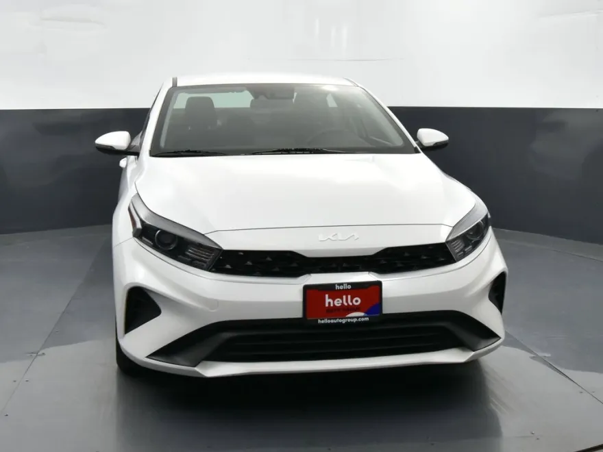 2024 Kia Forte LXS photo 1