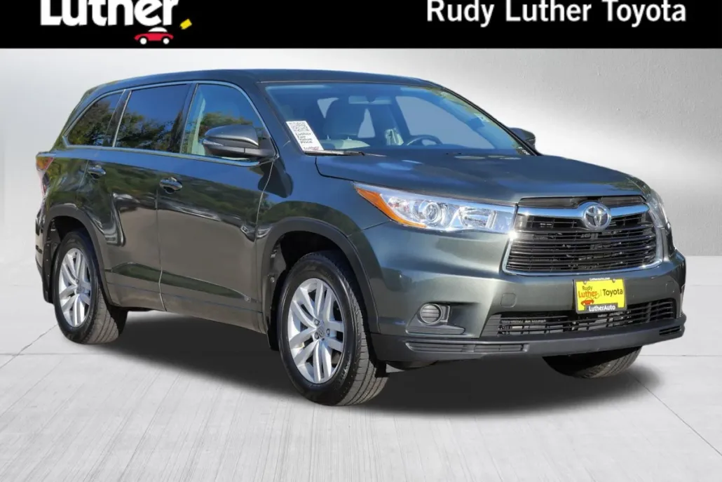 2015 Toyota Highlander LE photo 1