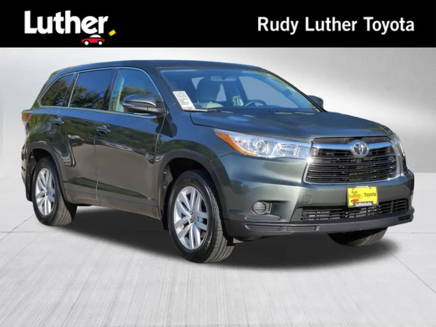 2015 Toyota Highlander LE photo 1