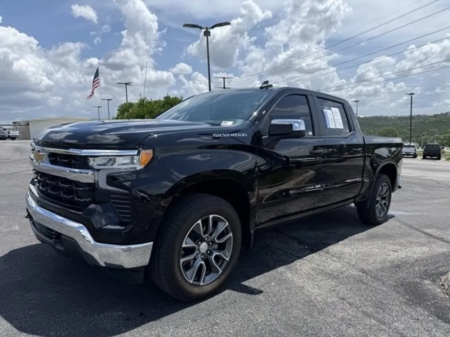 2023 Chevrolet Silverado 1500 LT photo 1