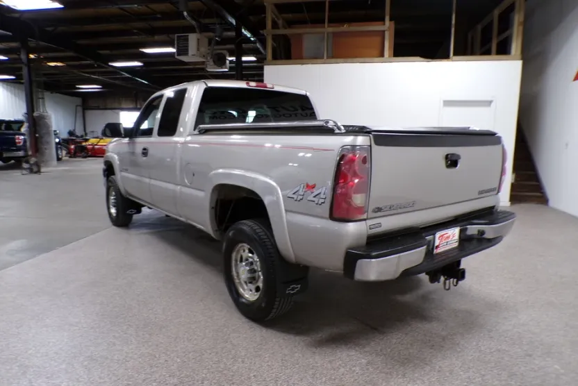 2004 Chevrolet Silverado 2500HD LS photo 1