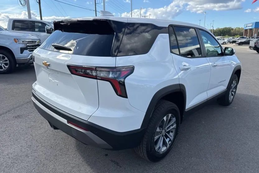 2026 Chevrolet Equinox LT photo 1