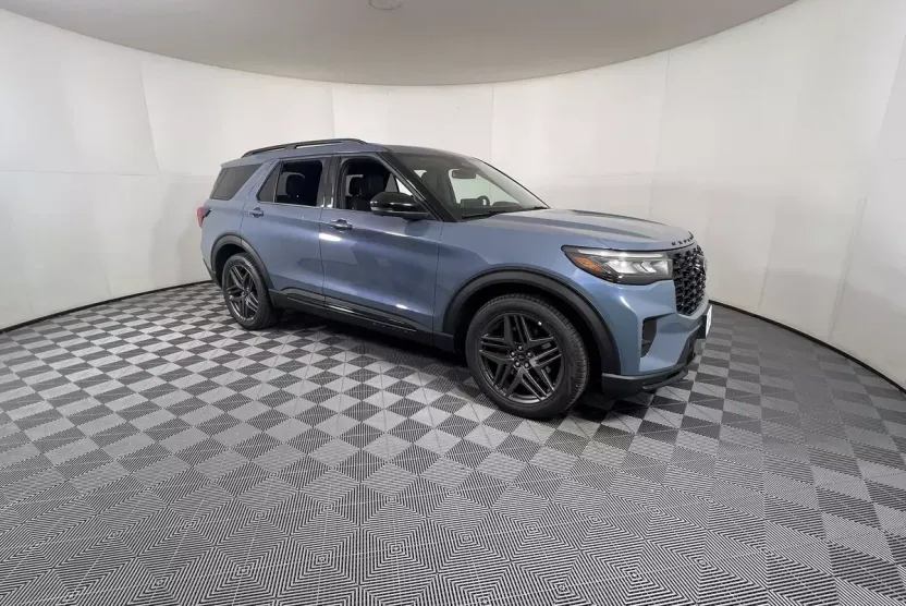 2025 Ford Explorer ST photo 1