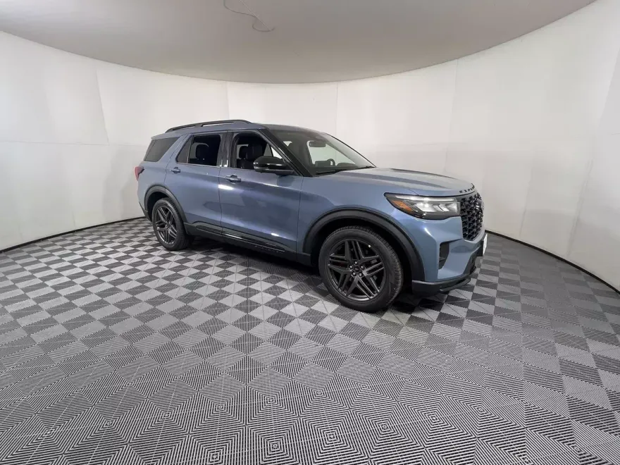2025 Ford Explorer ST photo 1