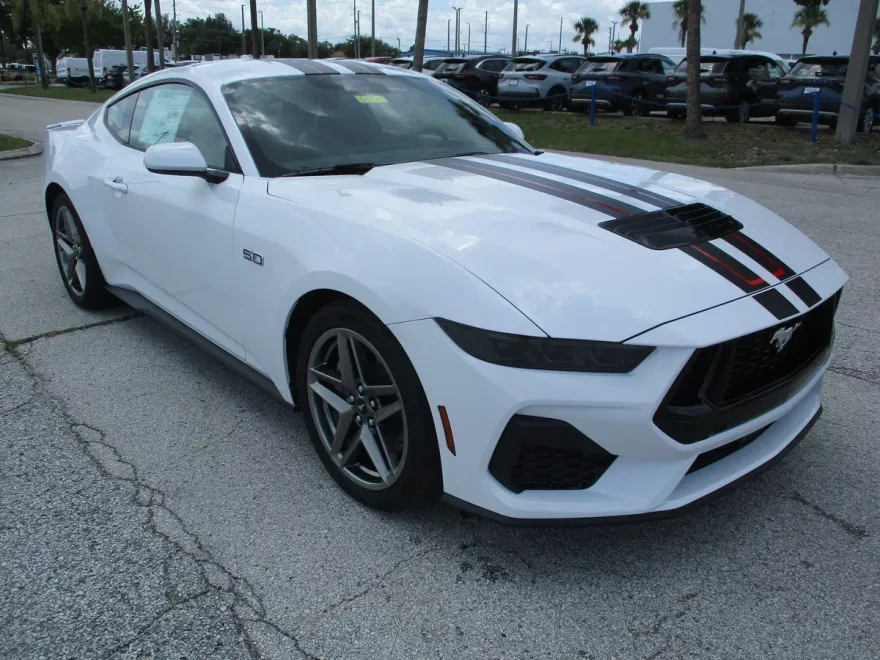 2025 Ford Mustang GT photo 1