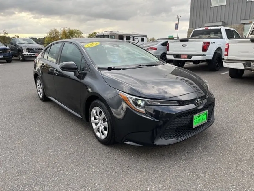 2022 Toyota Corolla LE photo 1