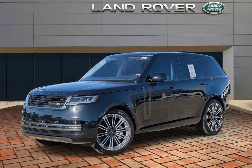 2023 Land Rover Range Rover SE photo 1