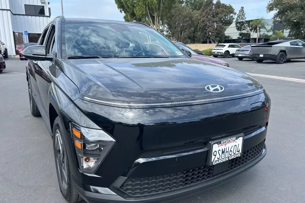 2025 Hyundai Kona Electric SEL photo 1