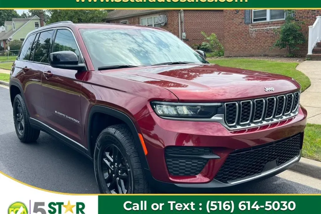2022 Jeep Grand Cherokee Laredo photo 1