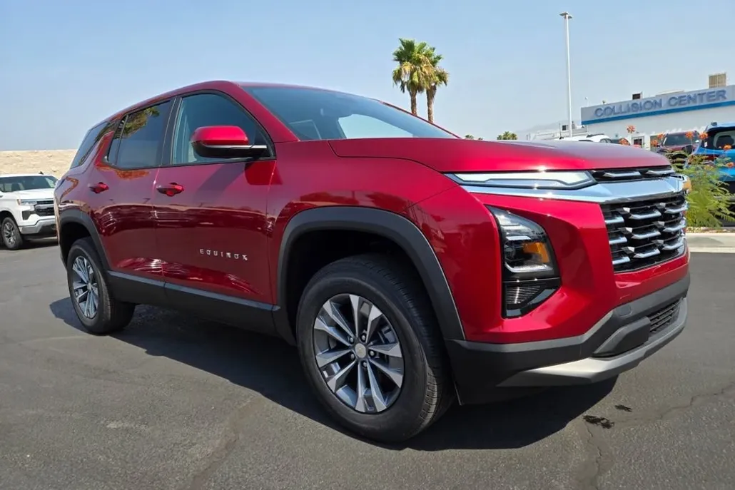 2026 Chevrolet Equinox LT photo 1