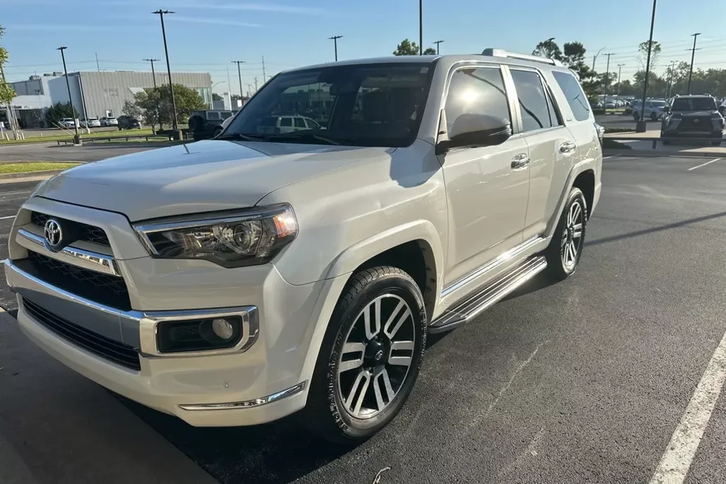 2019 Toyota 4Runner Limited photo 1