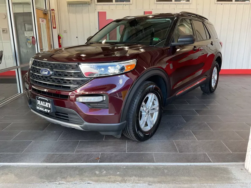 2022 Ford Explorer XLT photo 1