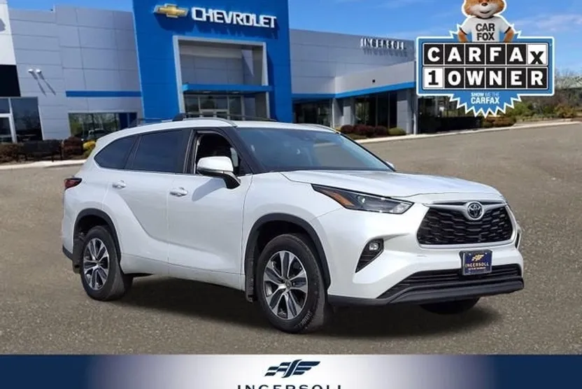 2023 Toyota Highlander XLE photo 1