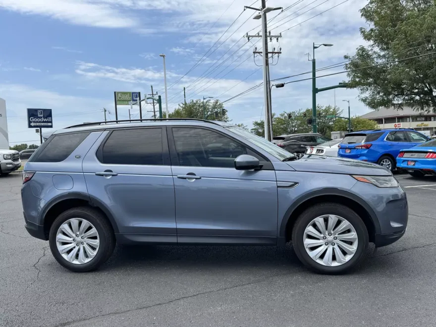 2020 Land Rover Discovery Sport SE photo 1