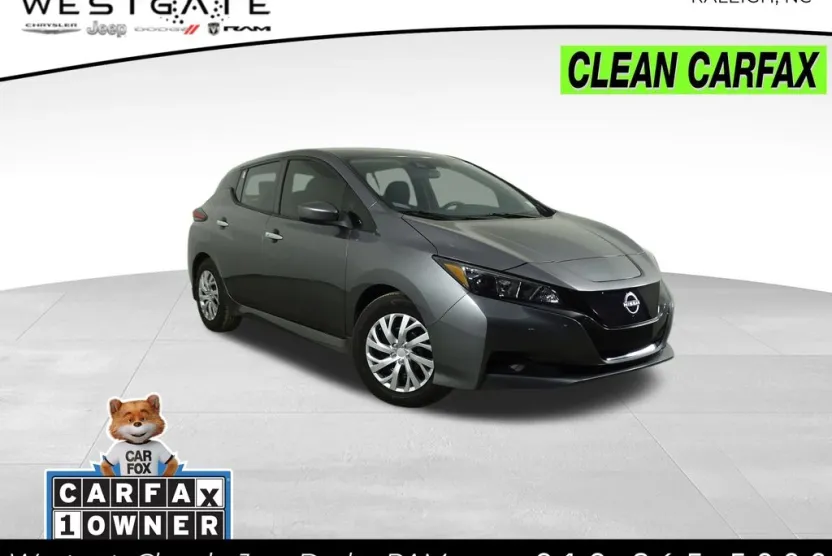 2023 Nissan Leaf S photo 1