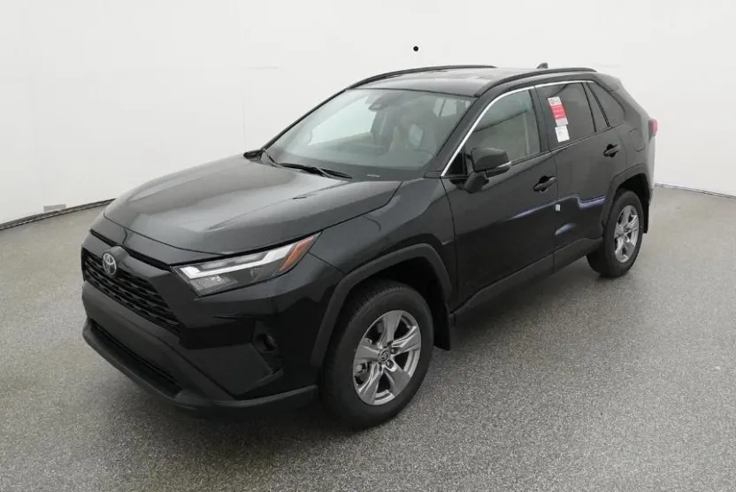 2025 Toyota RAV4 XLE photo 1