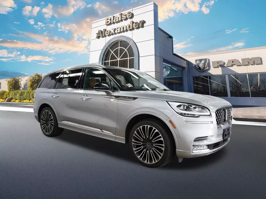2023 Lincoln Aviator Black Label photo 1